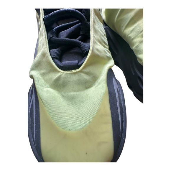 ADIDAS Yeezy Boost 700 MNVN Phosphor 2022 !!!FREE SHIPPING!!! - Picture 4 of 7